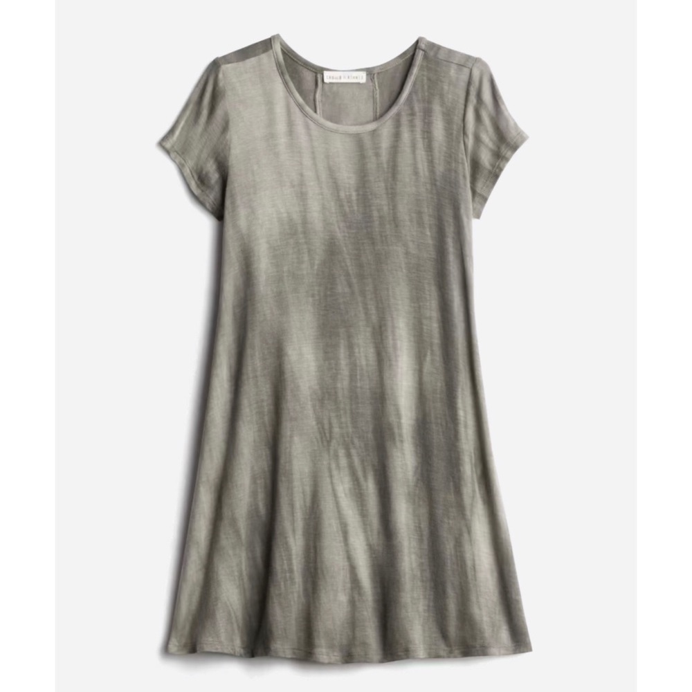 Crown of Hearts -Stitch Fix - Girls Gray T-Shirt Dress - Small